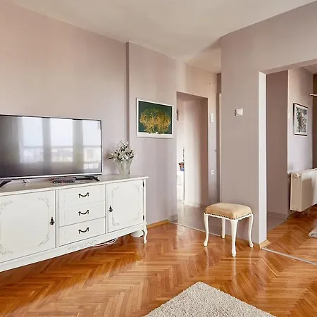 Spacious Modern In Peaceful Neighborhood Skopje