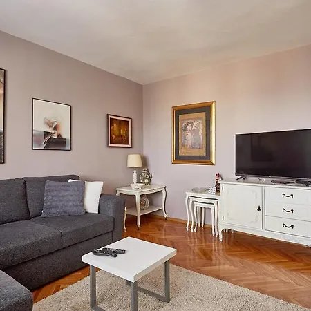 Spacious Modern In Peaceful Neighborhood Apartment Skopje