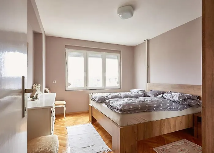 Apartment Spacious Modern In Peaceful Neighborhood