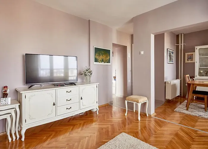 Spacious Modern In Peaceful Neighborhood Skopje